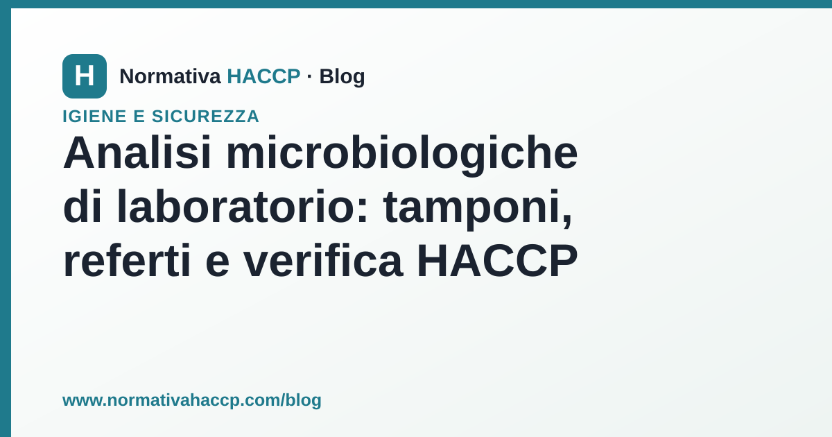 Tecnico di laboratorio che analizza piastre per la conta microbiologica di un campione alimentare